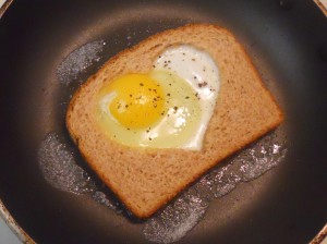 Egg-and-Toast-Heart-002