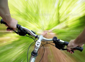 Mountain-biking-in-the-forest